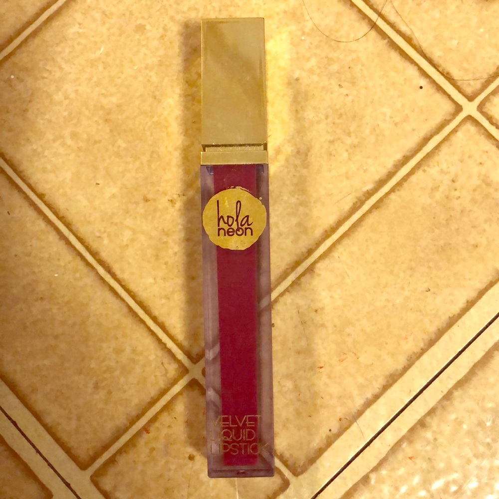 hola neon liquid lip in FOMO!